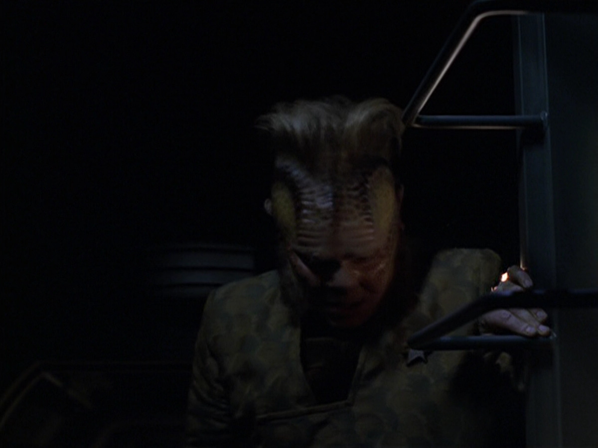 extant_StarTrek_VOY_6x25-TheHauntingOfDeckTwelve_02439.jpg