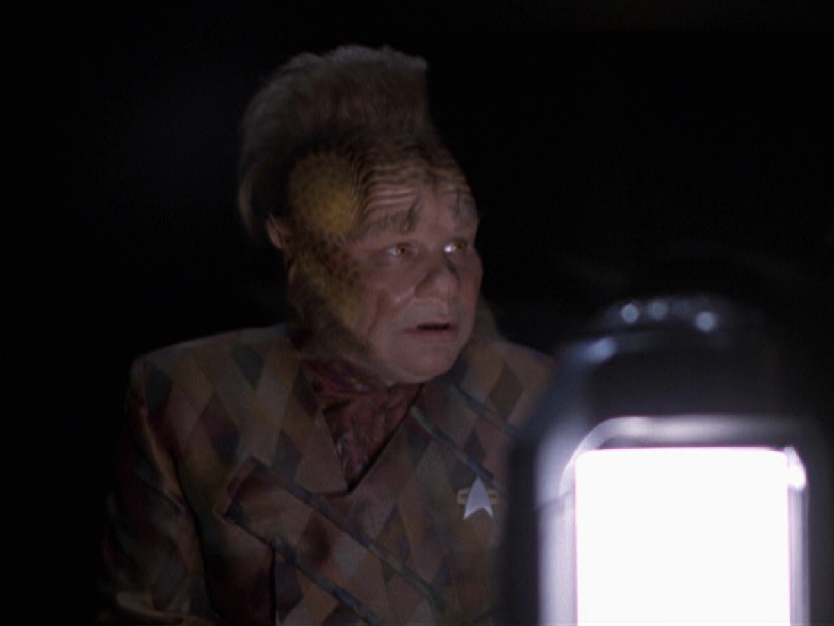 extant_StarTrek_VOY_6x25-TheHauntingOfDeckTwelve_02448.jpg