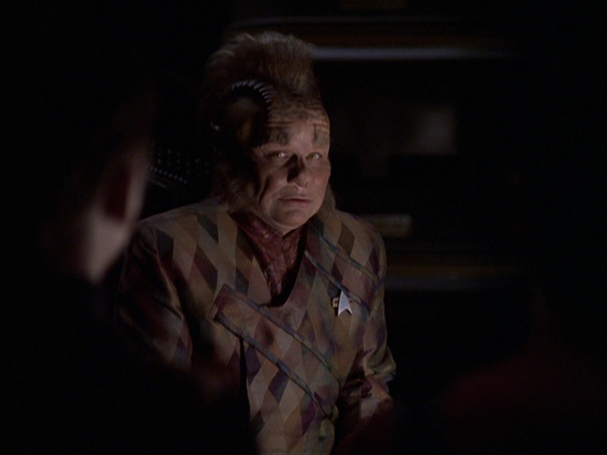 extant_StarTrek_VOY_6x25-TheHauntingOfDeckTwelve_02458.jpg