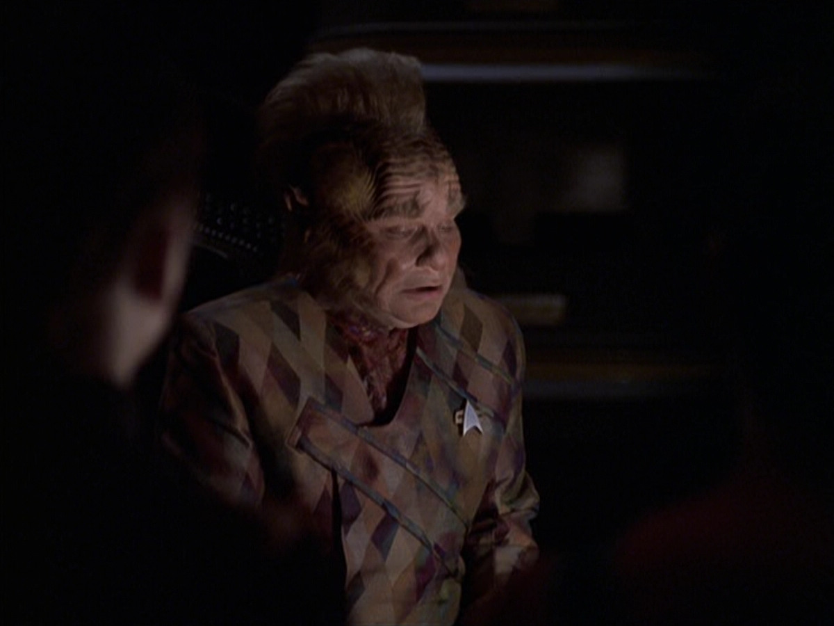 extant_StarTrek_VOY_6x25-TheHauntingOfDeckTwelve_02460.jpg