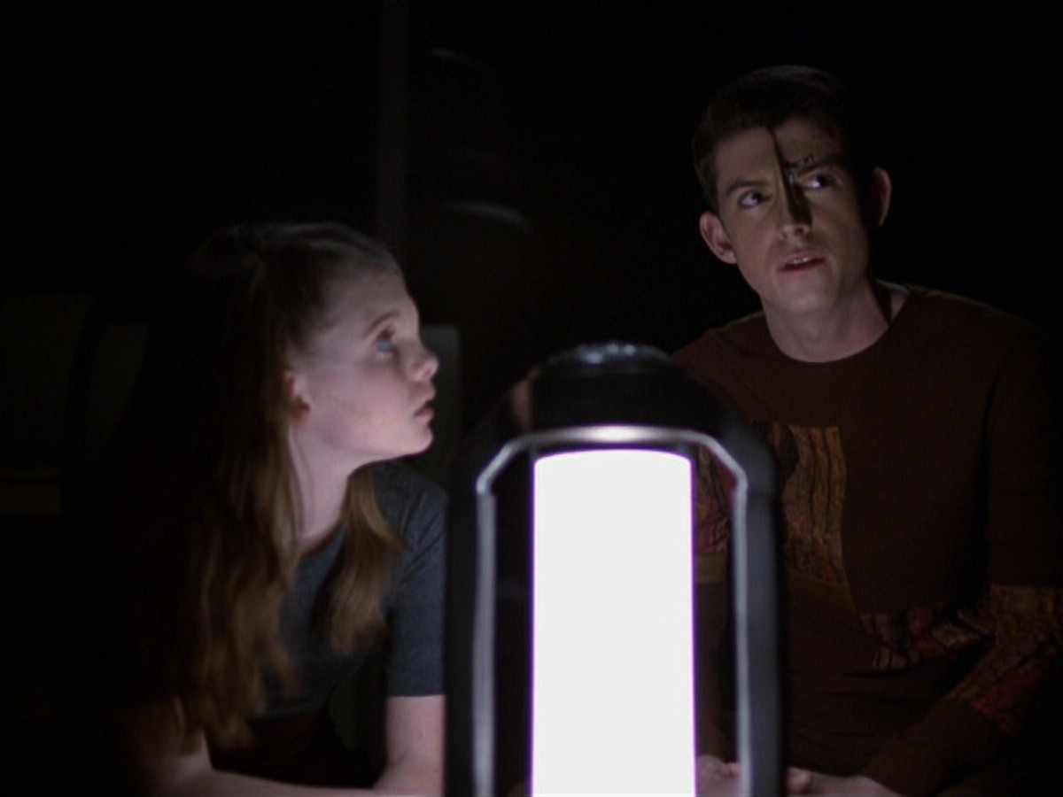 extant_StarTrek_VOY_6x25-TheHauntingOfDeckTwelve_02464.jpg