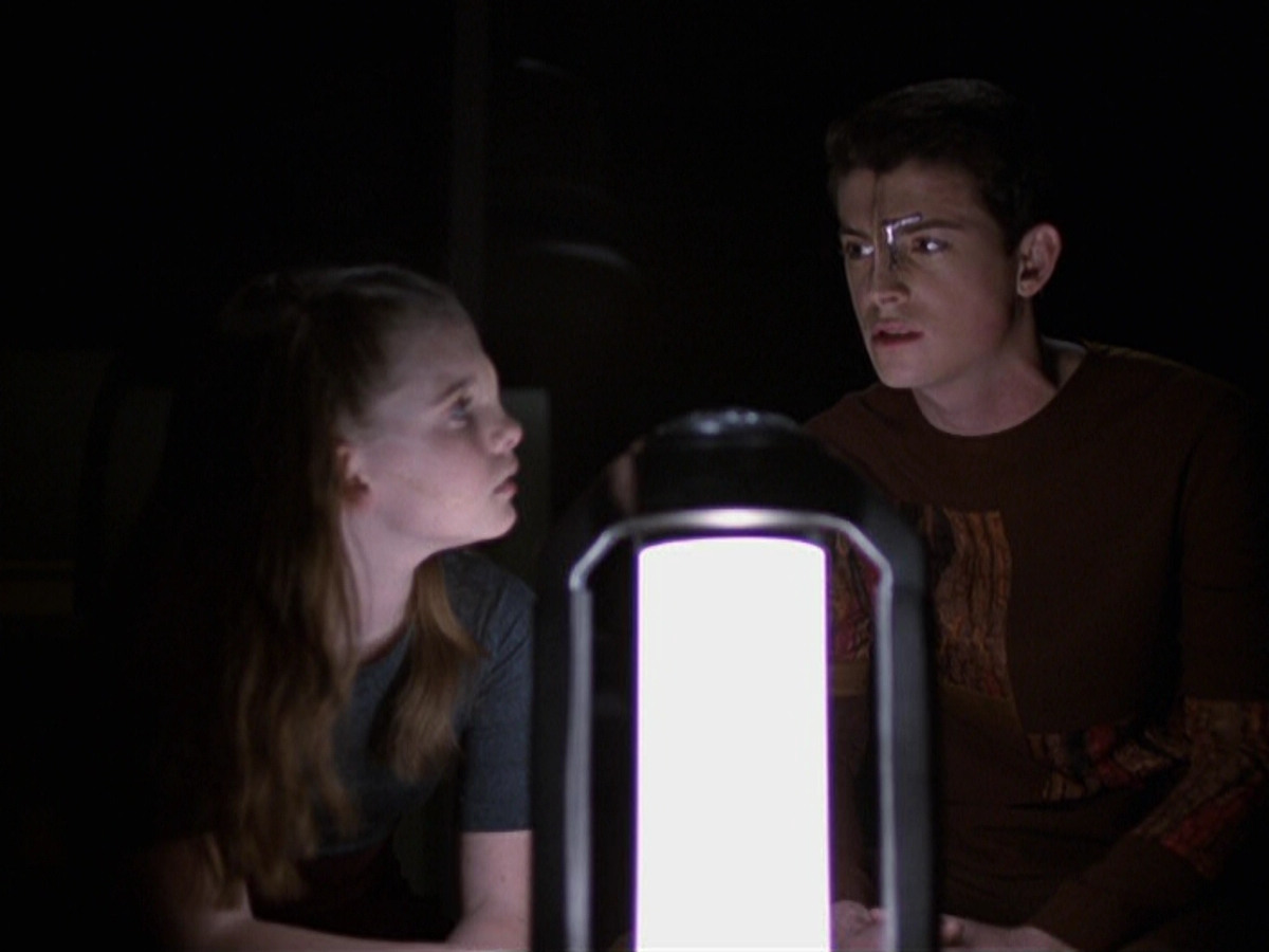 extant_StarTrek_VOY_6x25-TheHauntingOfDeckTwelve_02466.jpg