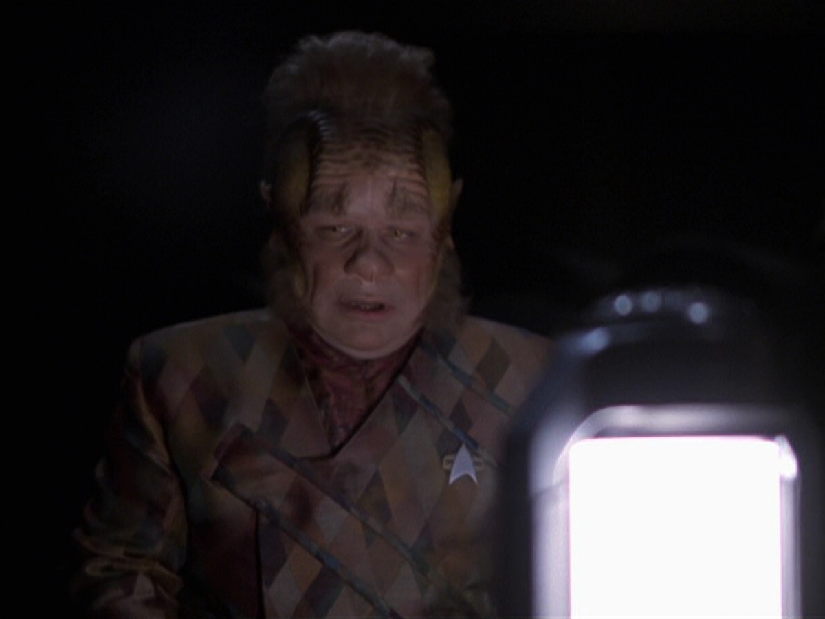 extant_StarTrek_VOY_6x25-TheHauntingOfDeckTwelve_02473.jpg