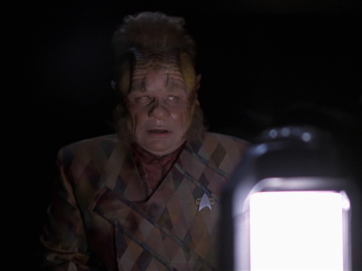 extant_StarTrek_VOY_6x25-TheHauntingOfDeckTwelve_02474.jpg