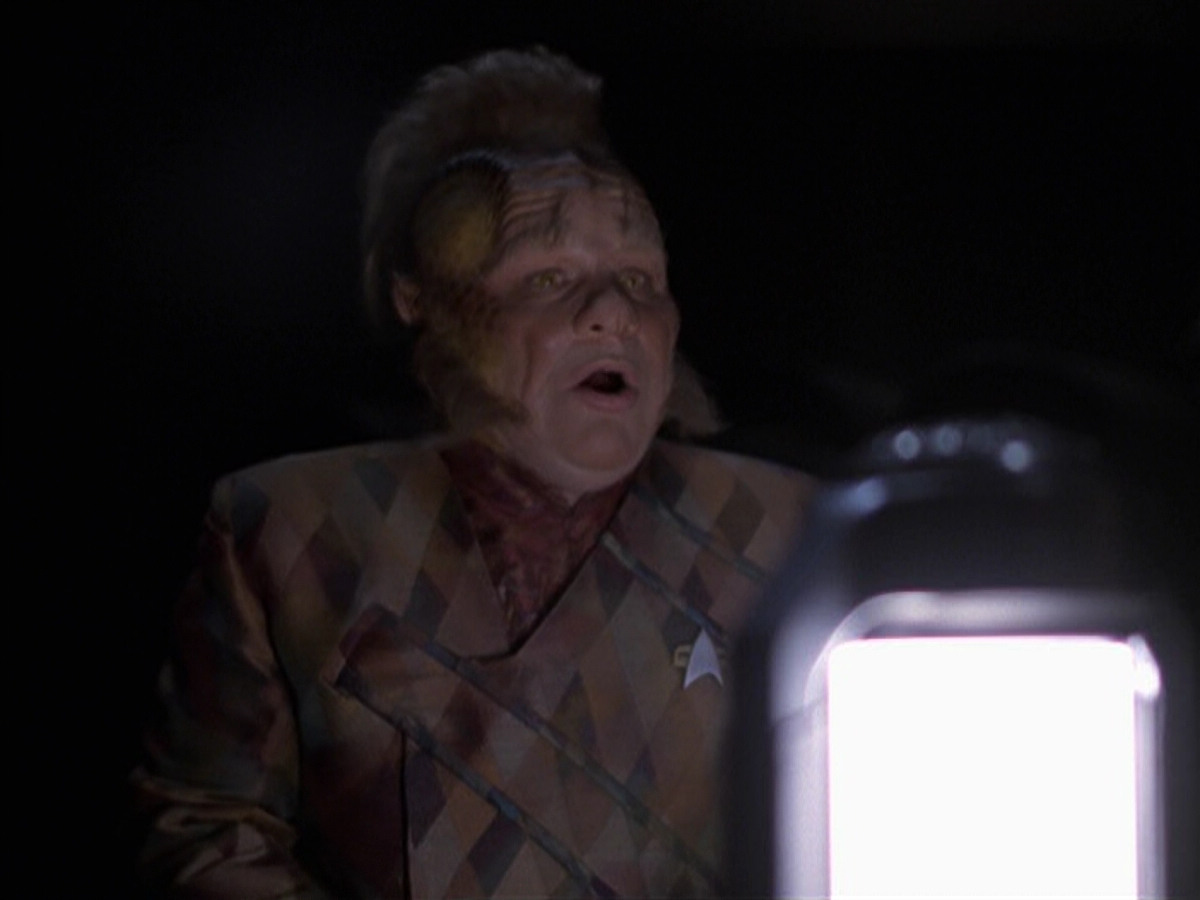 extant_StarTrek_VOY_6x25-TheHauntingOfDeckTwelve_02477.jpg