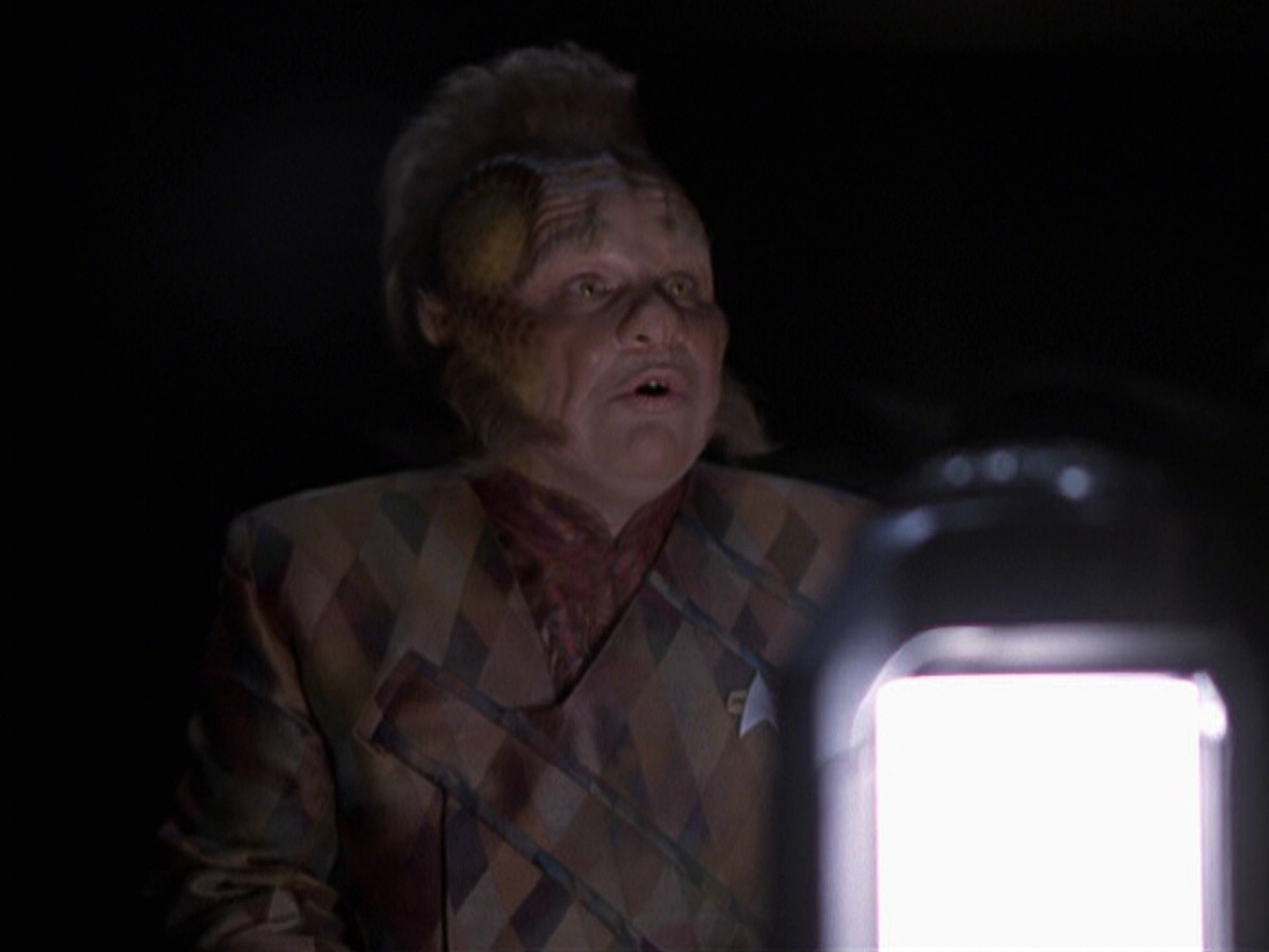 extant_StarTrek_VOY_6x25-TheHauntingOfDeckTwelve_02478.jpg