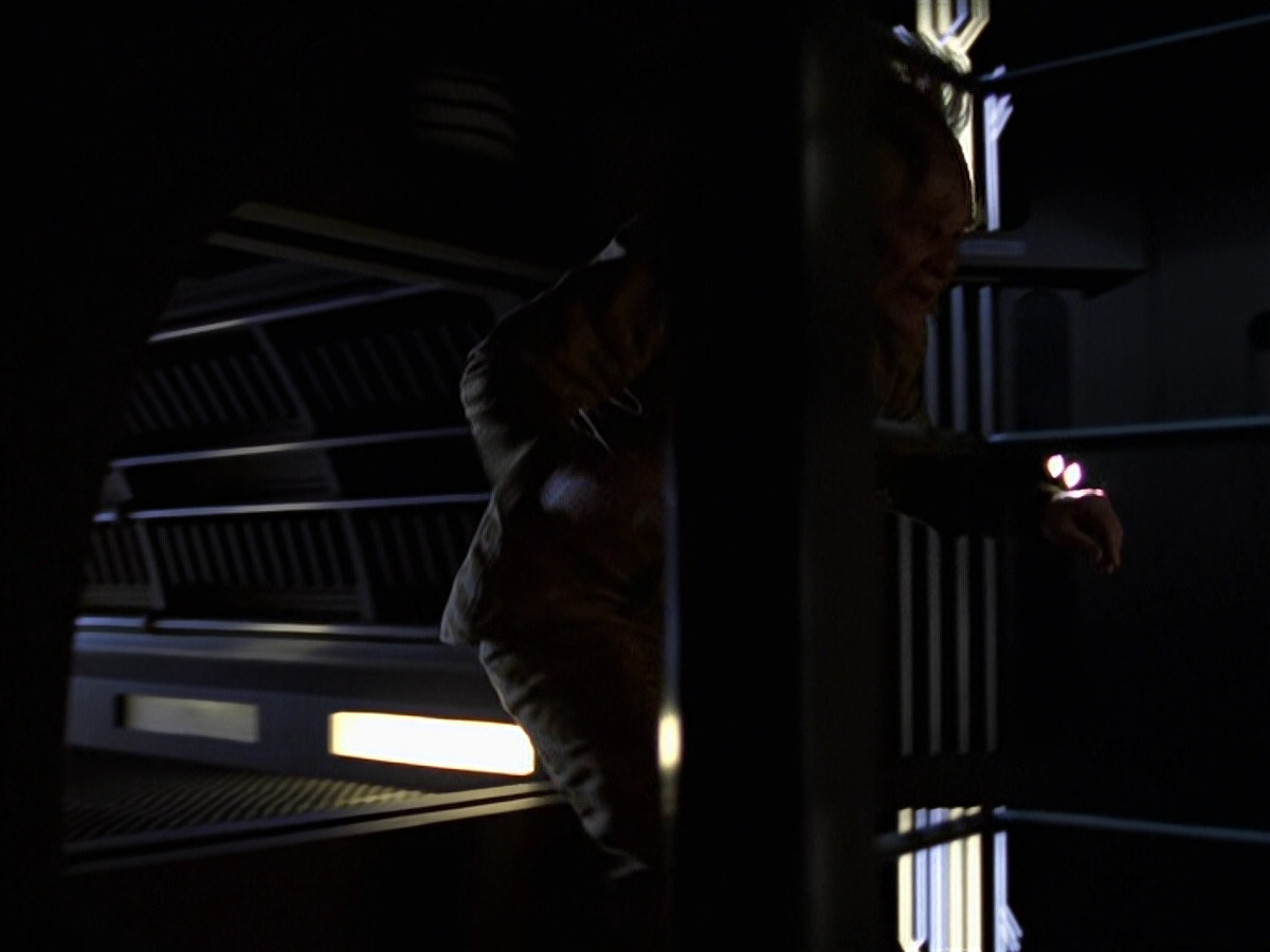 extant_StarTrek_VOY_6x25-TheHauntingOfDeckTwelve_02482.jpg