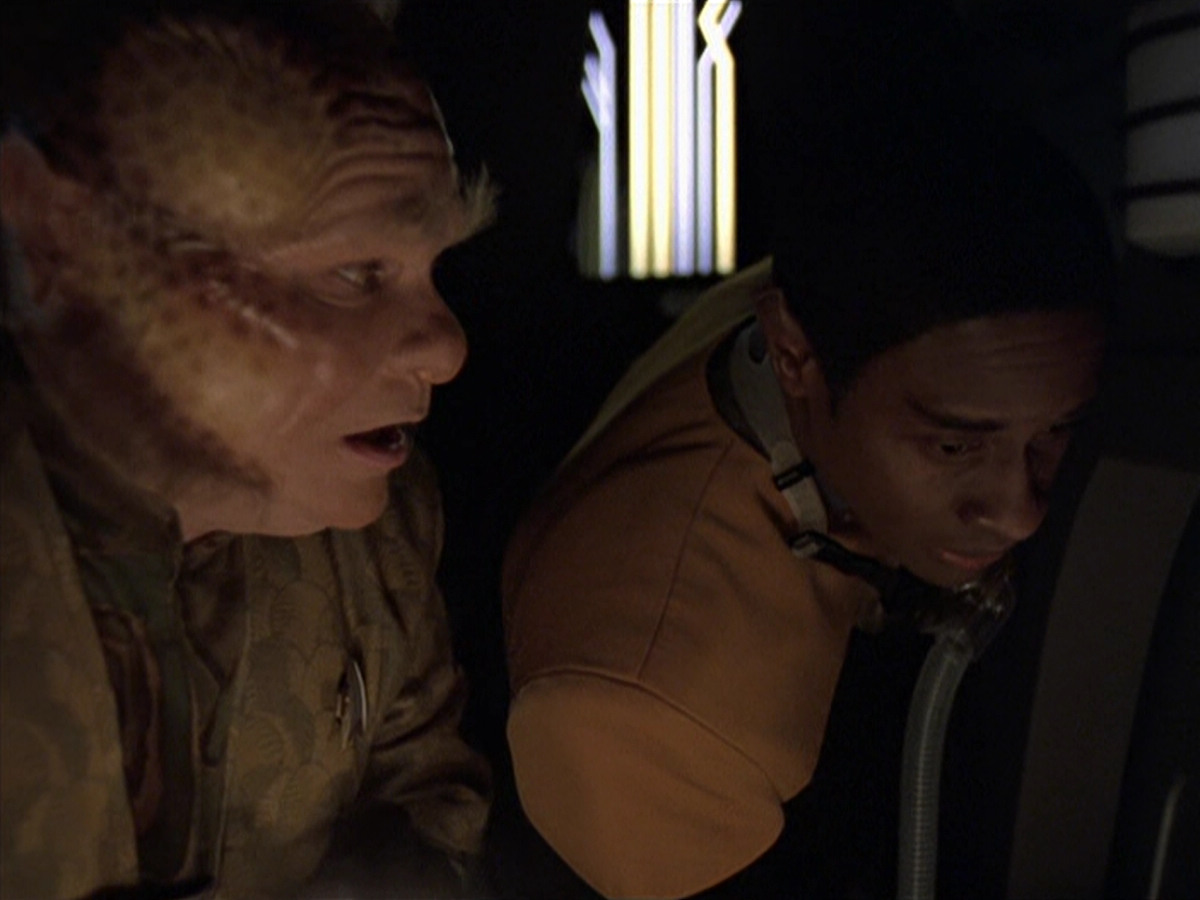 extant_StarTrek_VOY_6x25-TheHauntingOfDeckTwelve_02501.jpg