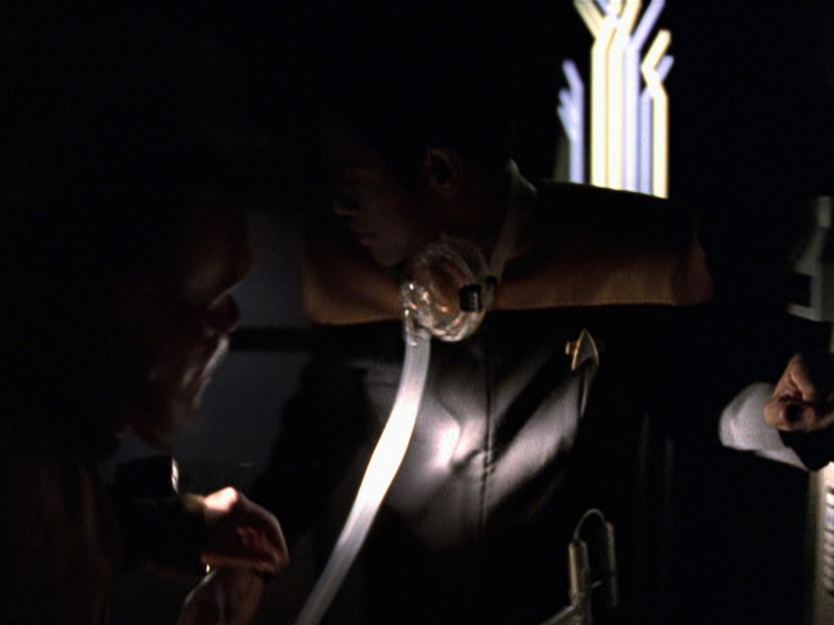 extant_StarTrek_VOY_6x25-TheHauntingOfDeckTwelve_02507.jpg