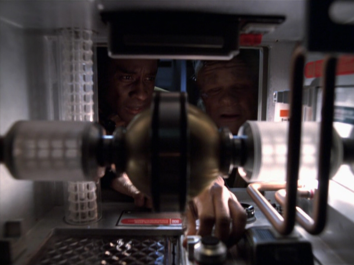 extant_StarTrek_VOY_6x25-TheHauntingOfDeckTwelve_02519.jpg
