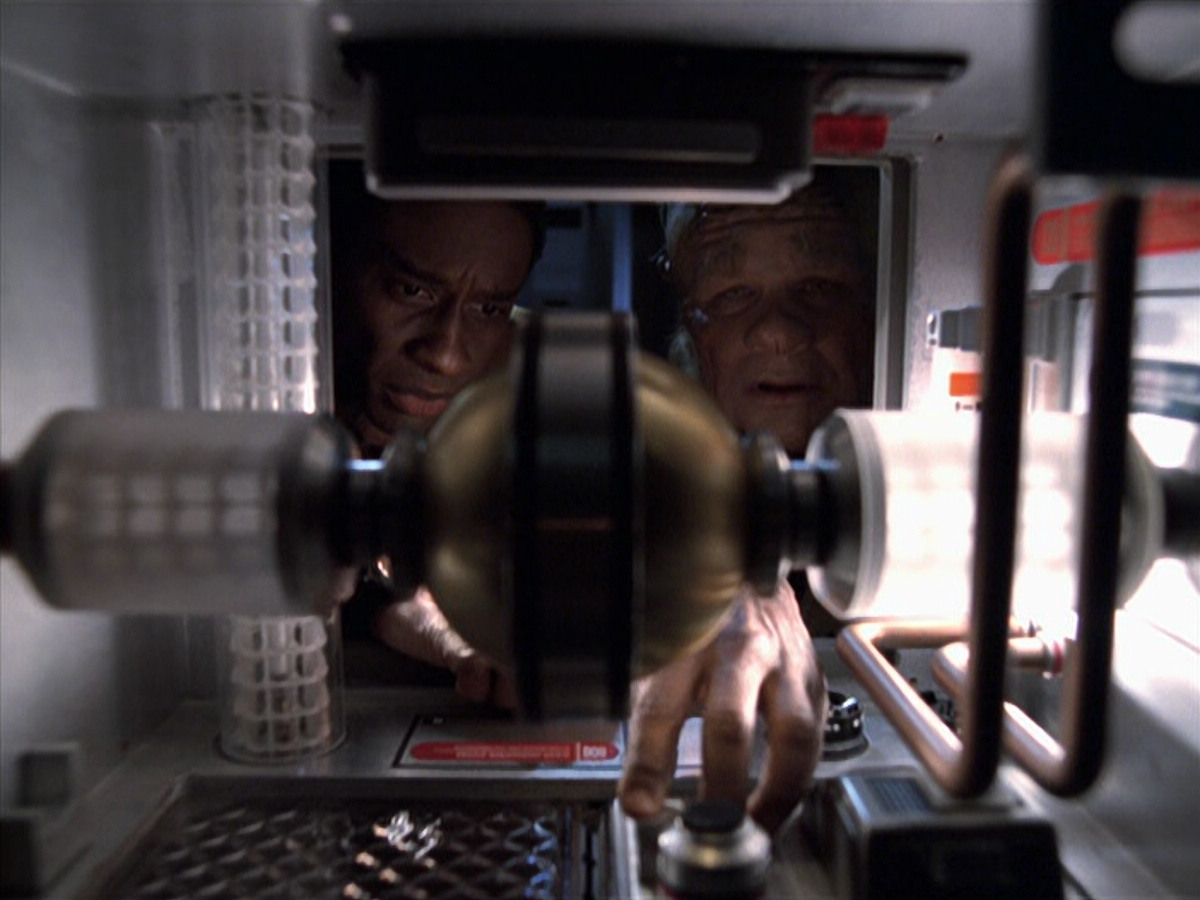 extant_StarTrek_VOY_6x25-TheHauntingOfDeckTwelve_02523.jpg