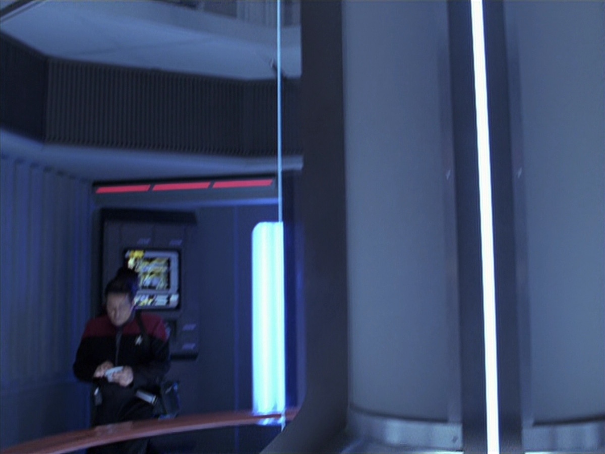 extant_StarTrek_VOY_6x25-TheHauntingOfDeckTwelve_02542.jpg