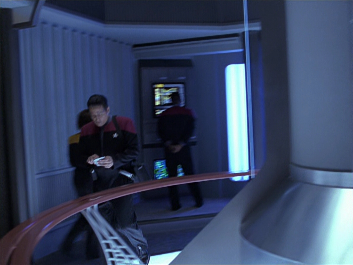 extant_StarTrek_VOY_6x25-TheHauntingOfDeckTwelve_02543.jpg