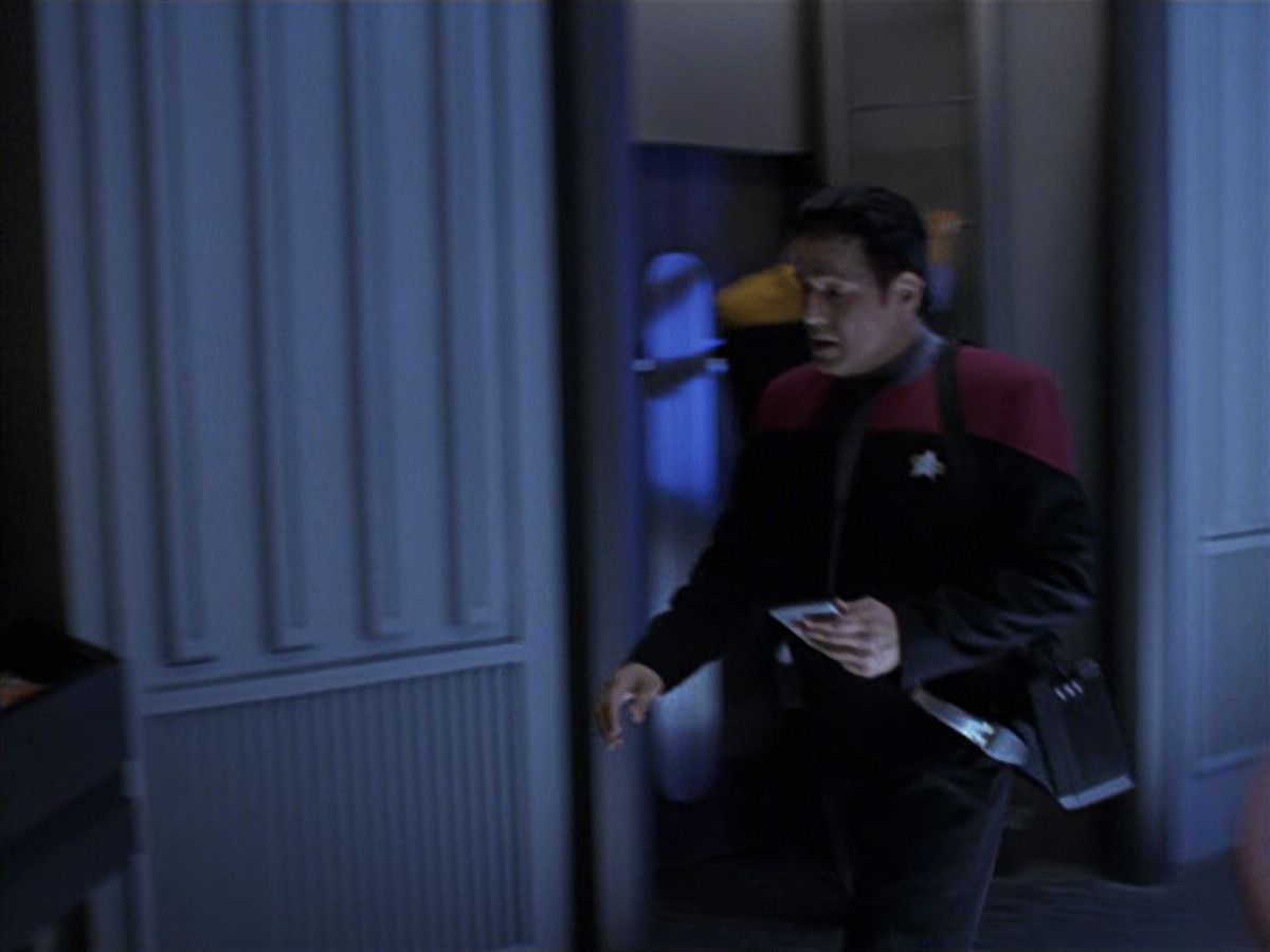 extant_StarTrek_VOY_6x25-TheHauntingOfDeckTwelve_02545.jpg