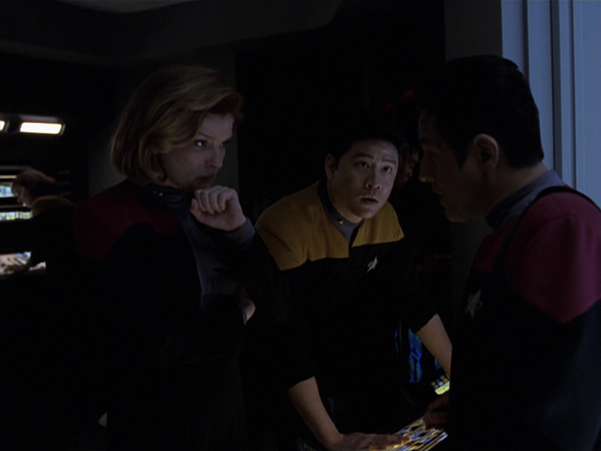 extant_StarTrek_VOY_6x25-TheHauntingOfDeckTwelve_02549.jpg