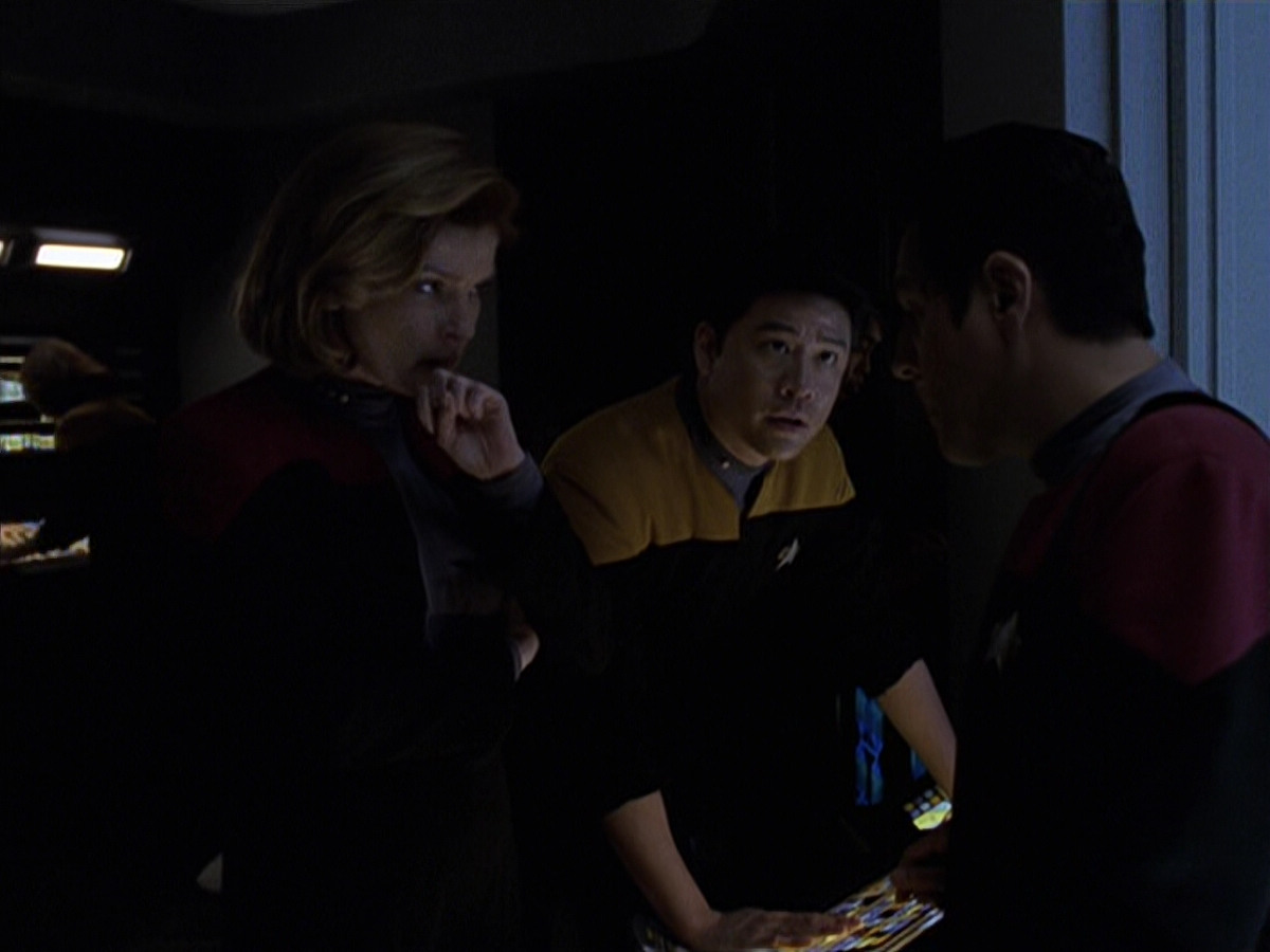extant_StarTrek_VOY_6x25-TheHauntingOfDeckTwelve_02551.jpg