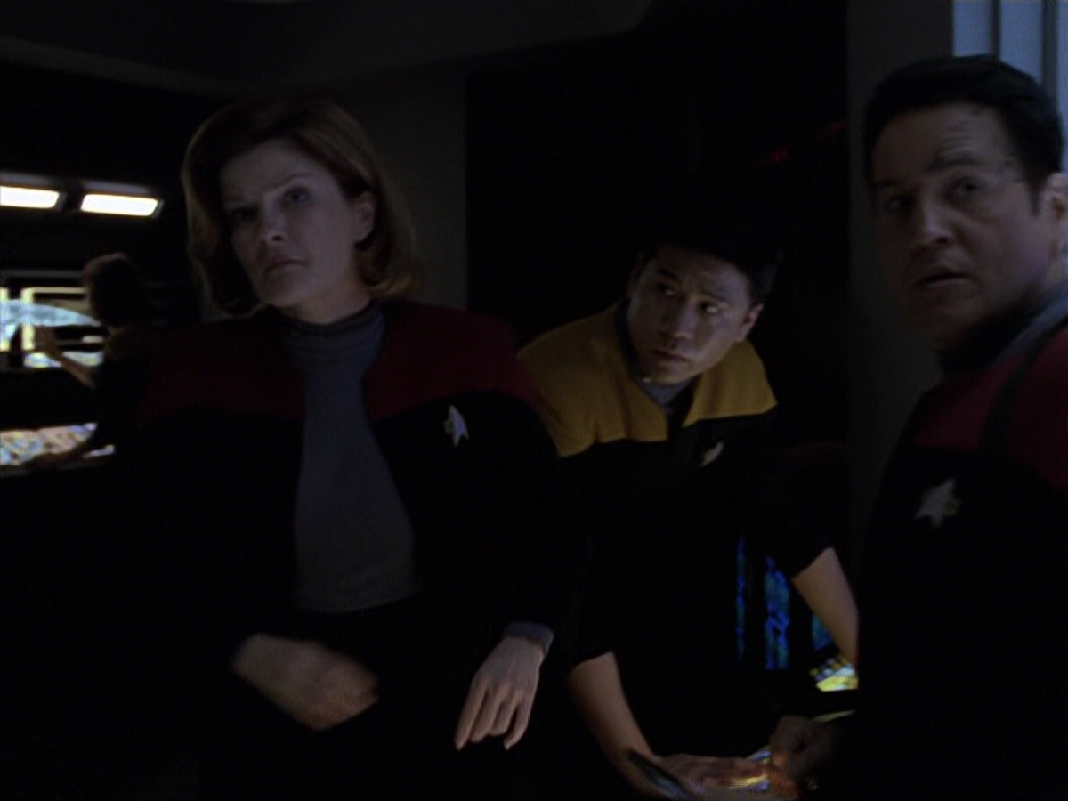 extant_StarTrek_VOY_6x25-TheHauntingOfDeckTwelve_02560.jpg