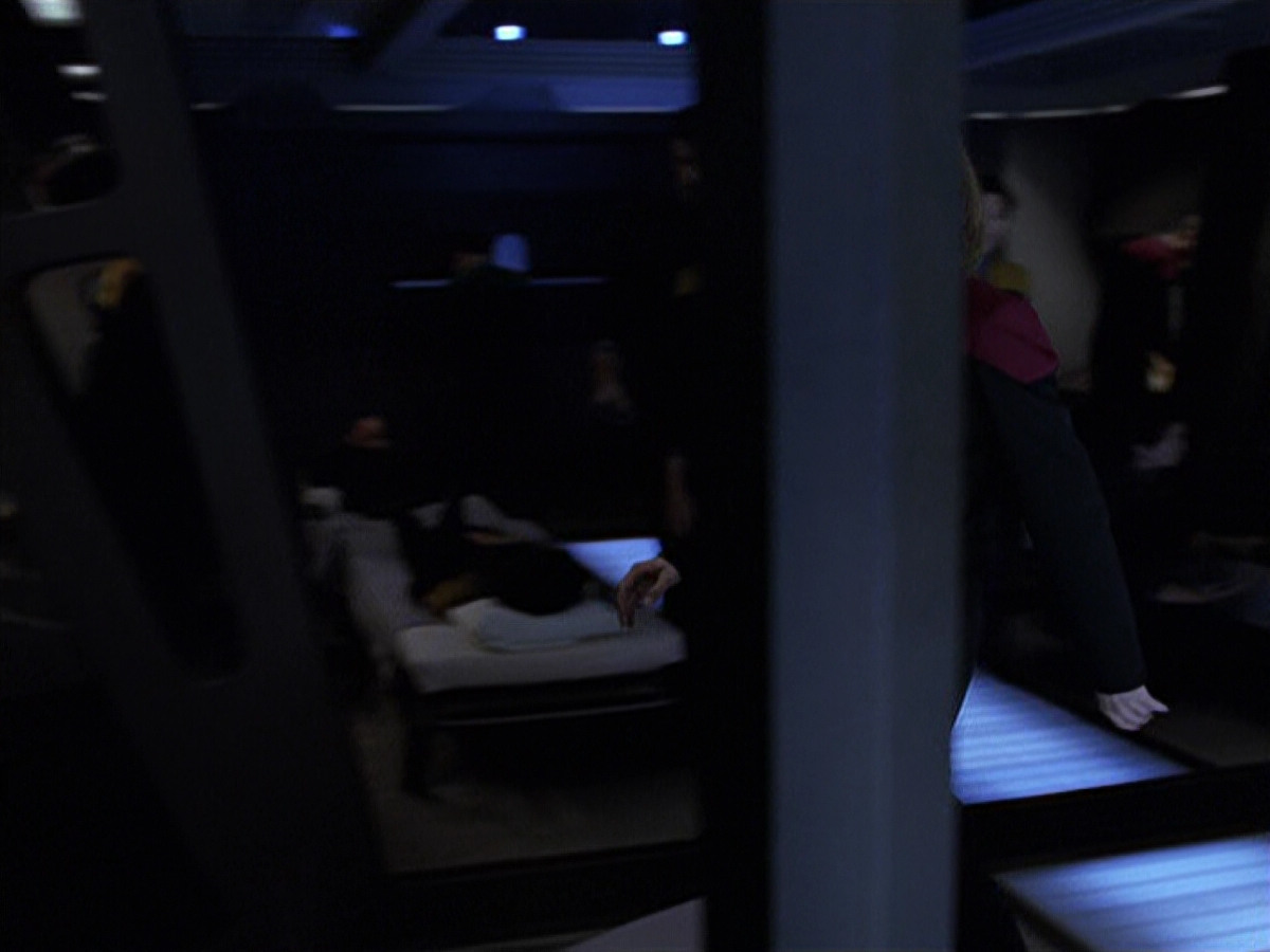 extant_StarTrek_VOY_6x25-TheHauntingOfDeckTwelve_02565.jpg