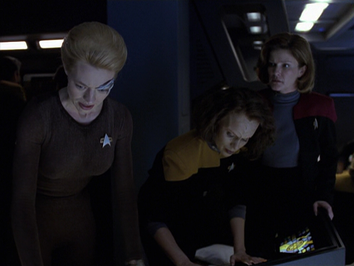 extant_StarTrek_VOY_6x25-TheHauntingOfDeckTwelve_02572.jpg
