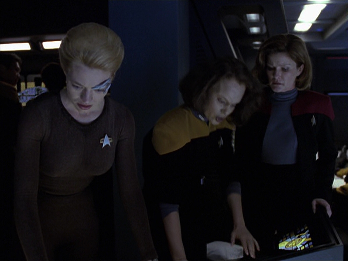 extant_StarTrek_VOY_6x25-TheHauntingOfDeckTwelve_02574.jpg