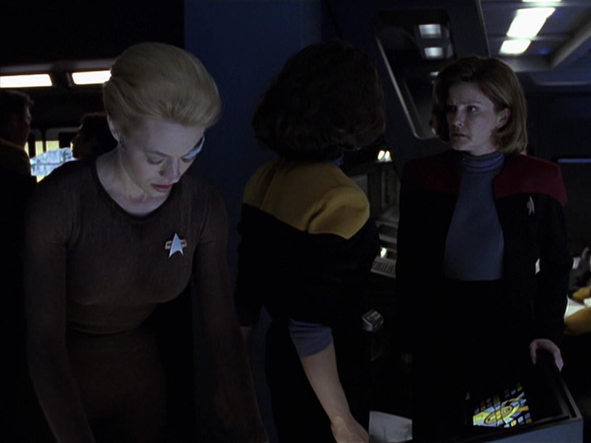 extant_StarTrek_VOY_6x25-TheHauntingOfDeckTwelve_02575.jpg