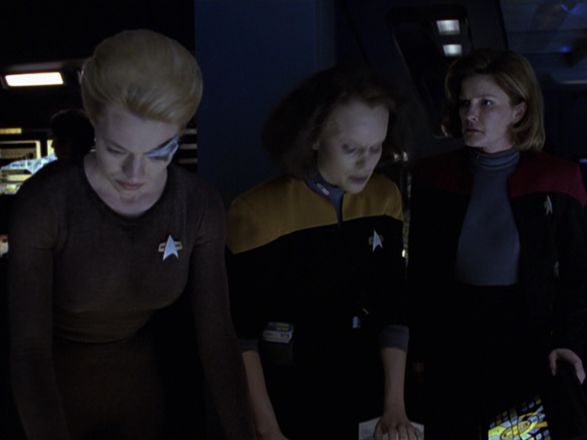 extant_StarTrek_VOY_6x25-TheHauntingOfDeckTwelve_02578.jpg