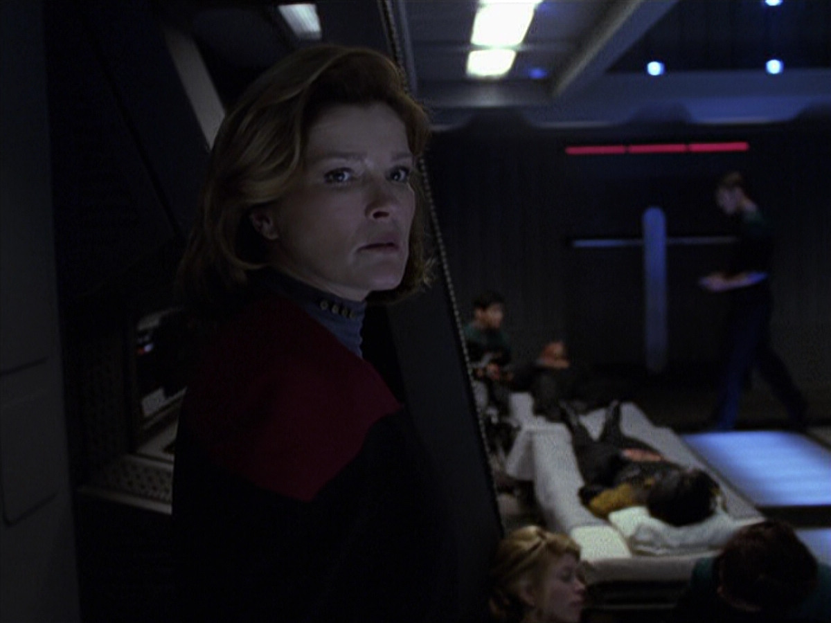 extant_StarTrek_VOY_6x25-TheHauntingOfDeckTwelve_02590.jpg