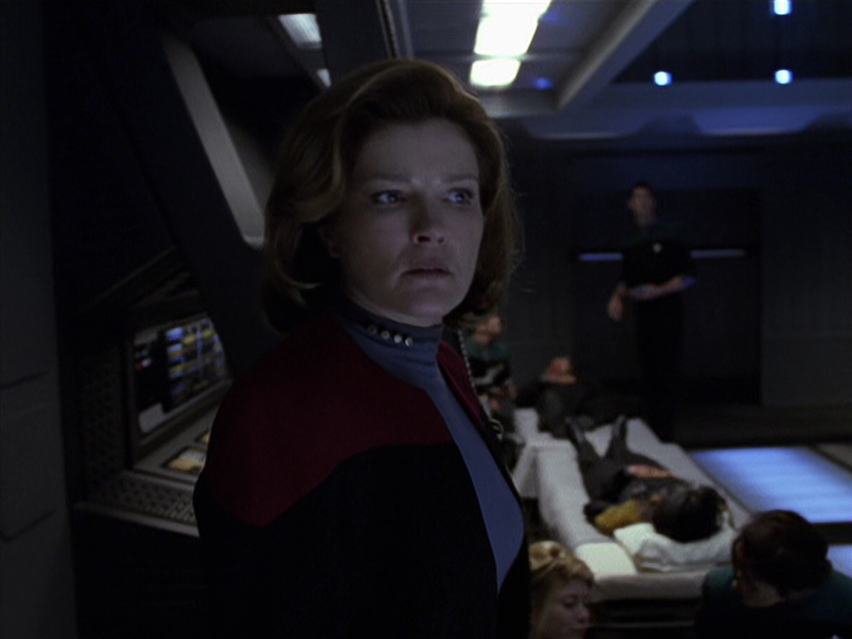 extant_StarTrek_VOY_6x25-TheHauntingOfDeckTwelve_02592.jpg