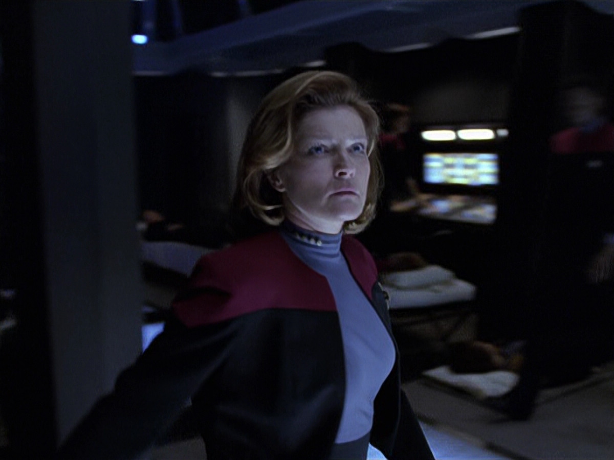 extant_StarTrek_VOY_6x25-TheHauntingOfDeckTwelve_02595.jpg
