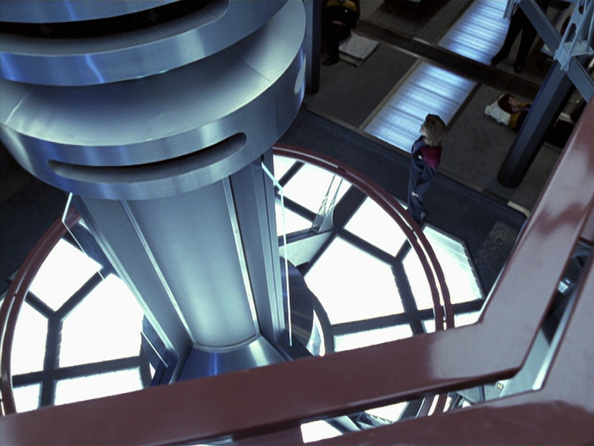 extant_StarTrek_VOY_6x25-TheHauntingOfDeckTwelve_02608.jpg