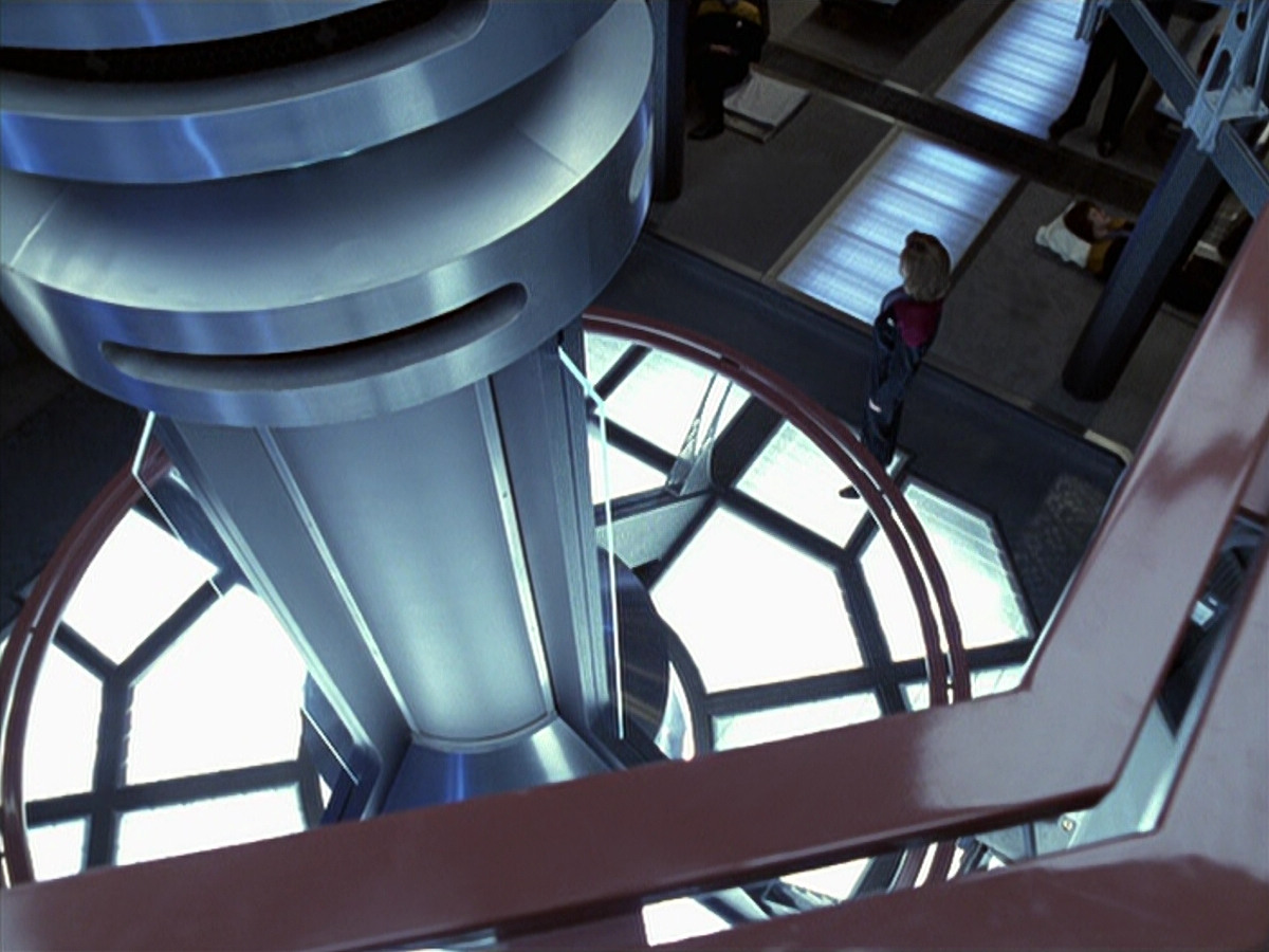 extant_StarTrek_VOY_6x25-TheHauntingOfDeckTwelve_02614.jpg