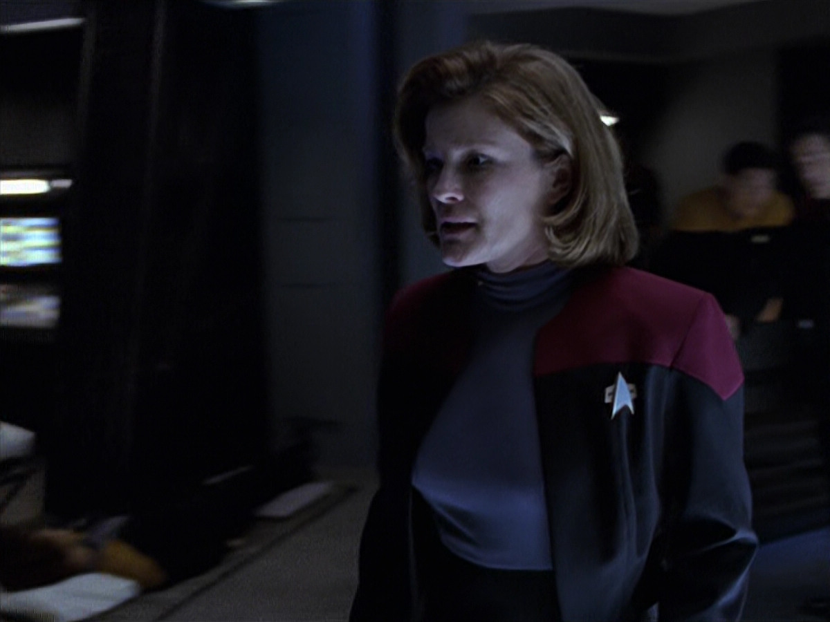 extant_StarTrek_VOY_6x25-TheHauntingOfDeckTwelve_02621.jpg