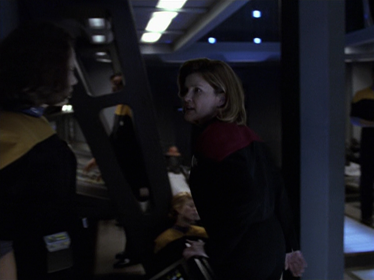 extant_StarTrek_VOY_6x25-TheHauntingOfDeckTwelve_02624.jpg