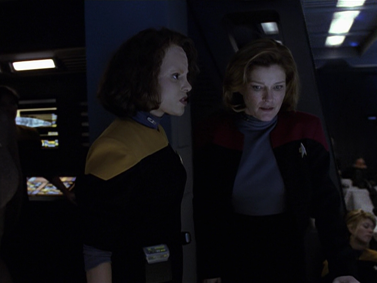 extant_StarTrek_VOY_6x25-TheHauntingOfDeckTwelve_02627.jpg