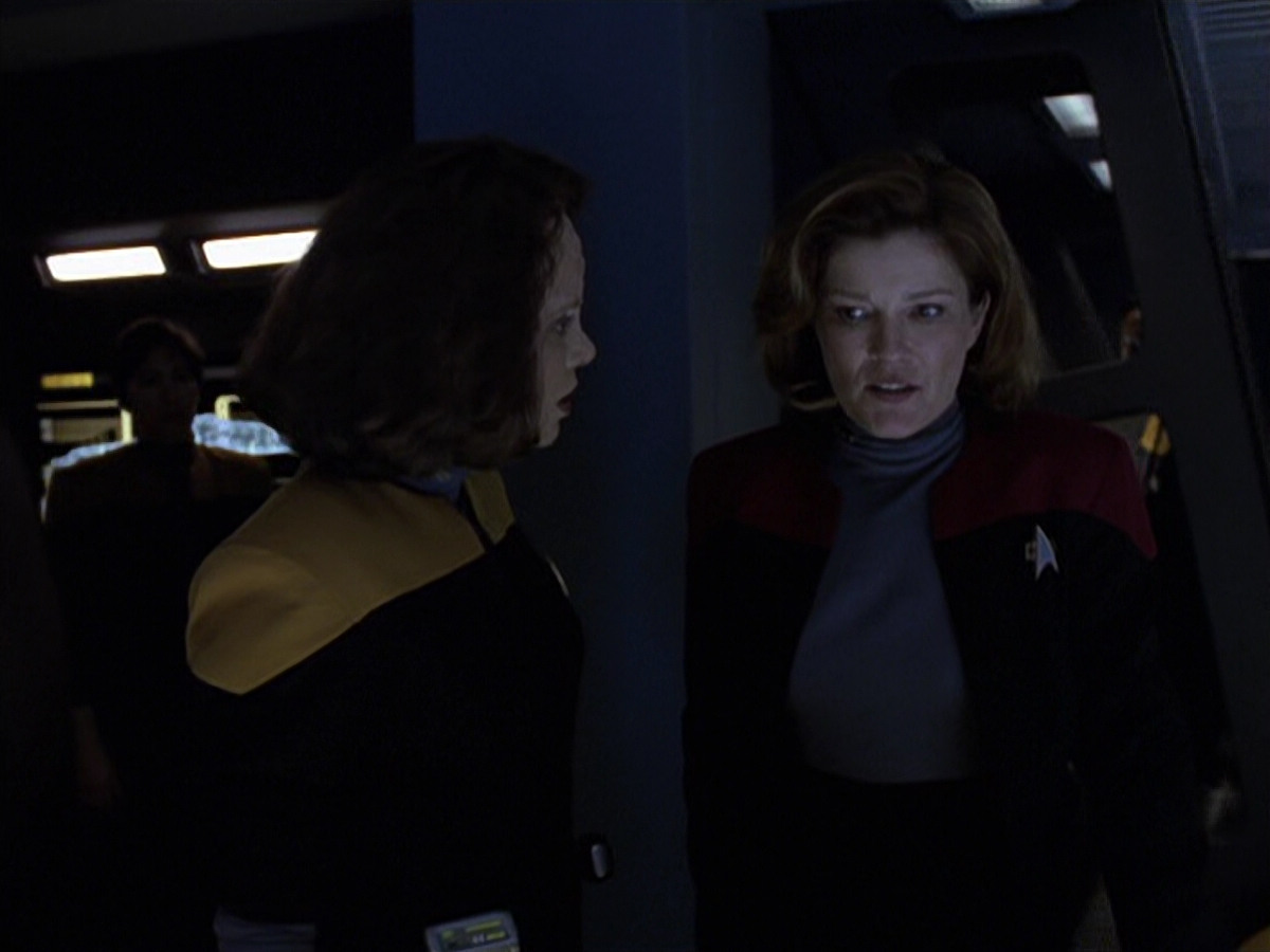 extant_StarTrek_VOY_6x25-TheHauntingOfDeckTwelve_02629.jpg