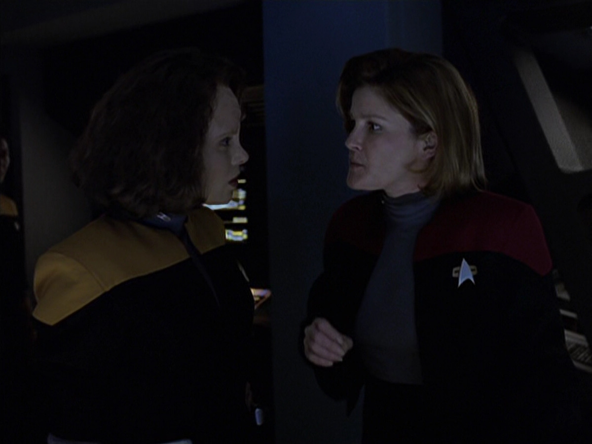 extant_StarTrek_VOY_6x25-TheHauntingOfDeckTwelve_02632.jpg