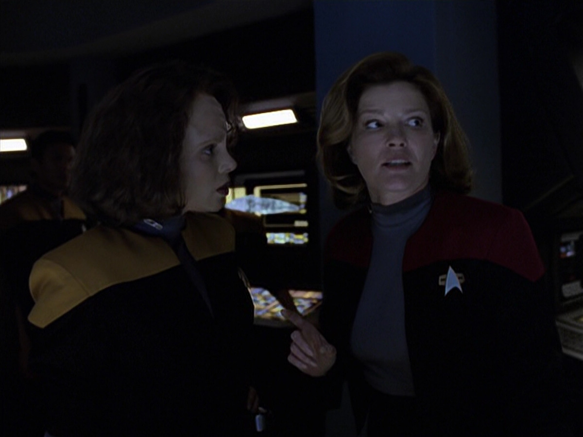 extant_StarTrek_VOY_6x25-TheHauntingOfDeckTwelve_02634.jpg