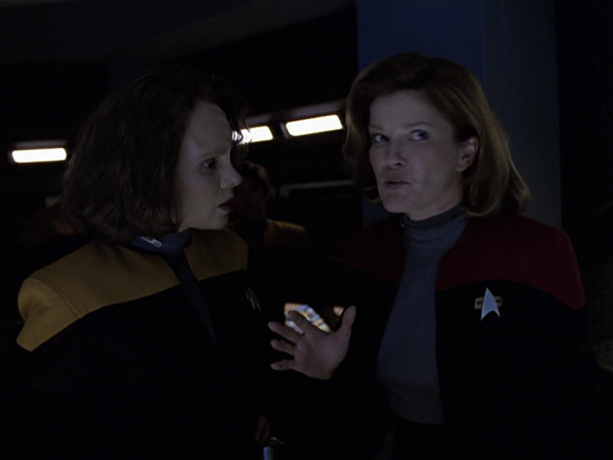 extant_StarTrek_VOY_6x25-TheHauntingOfDeckTwelve_02638.jpg