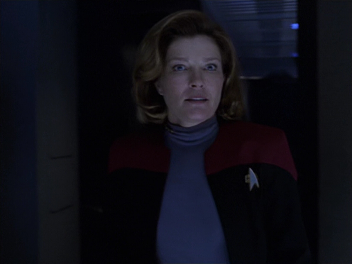 extant_StarTrek_VOY_6x25-TheHauntingOfDeckTwelve_02641.jpg