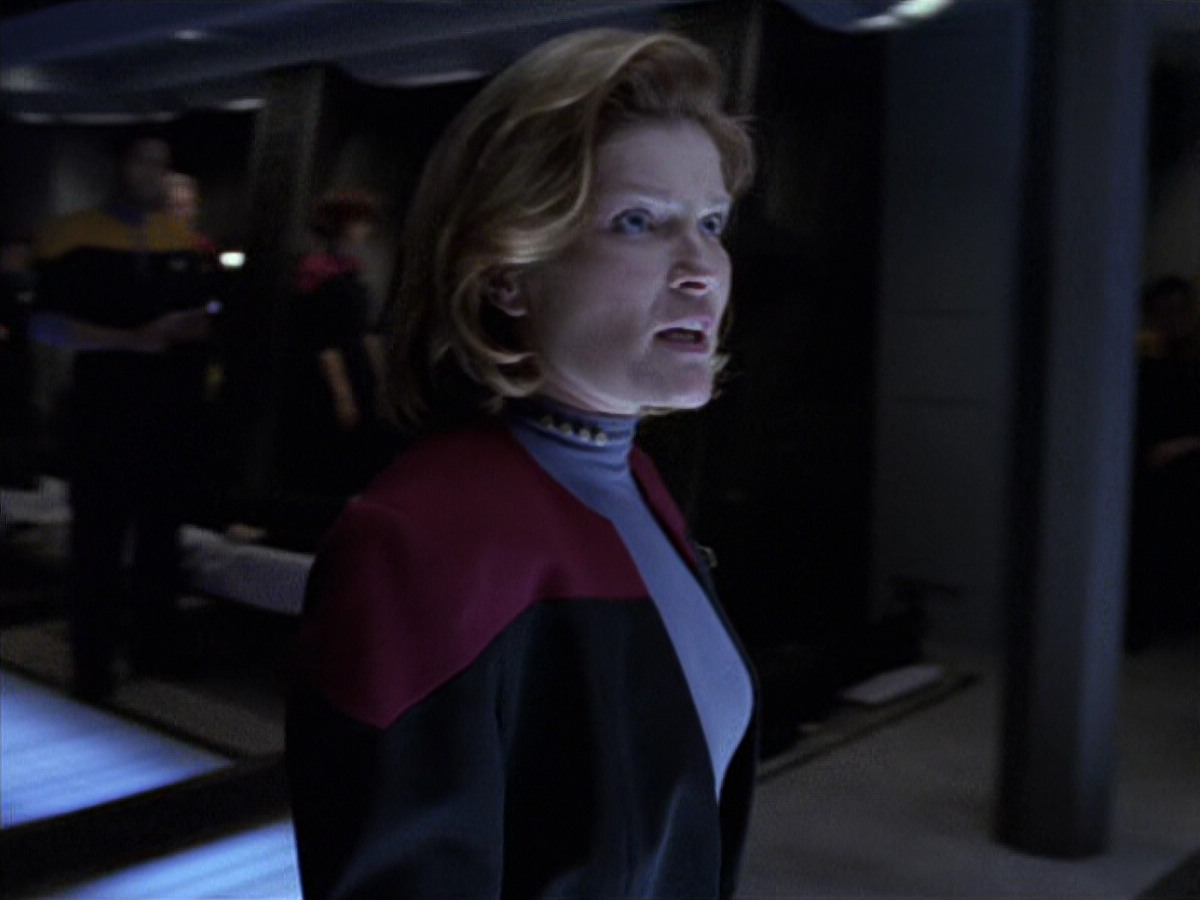 extant_StarTrek_VOY_6x25-TheHauntingOfDeckTwelve_02644.jpg