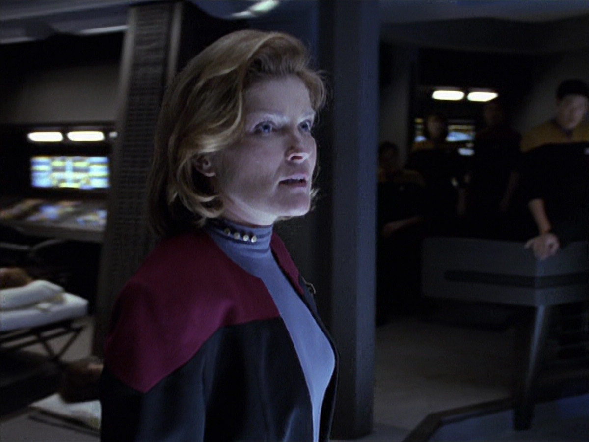 extant_StarTrek_VOY_6x25-TheHauntingOfDeckTwelve_02645.jpg