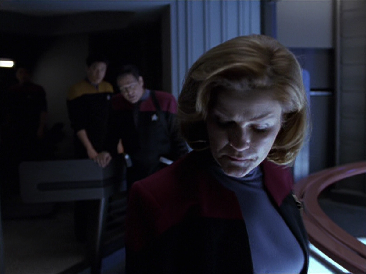 extant_StarTrek_VOY_6x25-TheHauntingOfDeckTwelve_02649.jpg