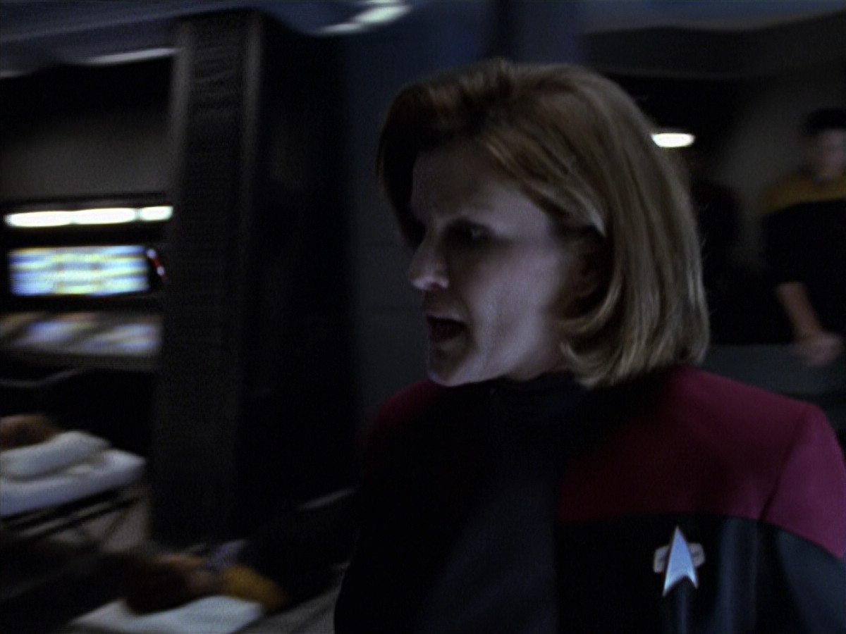 extant_StarTrek_VOY_6x25-TheHauntingOfDeckTwelve_02655.jpg