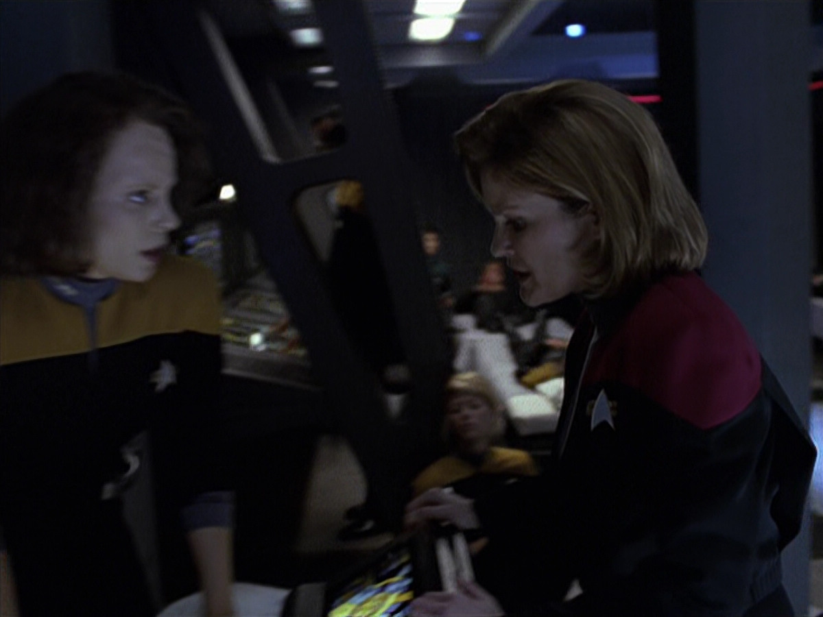 extant_StarTrek_VOY_6x25-TheHauntingOfDeckTwelve_02657.jpg