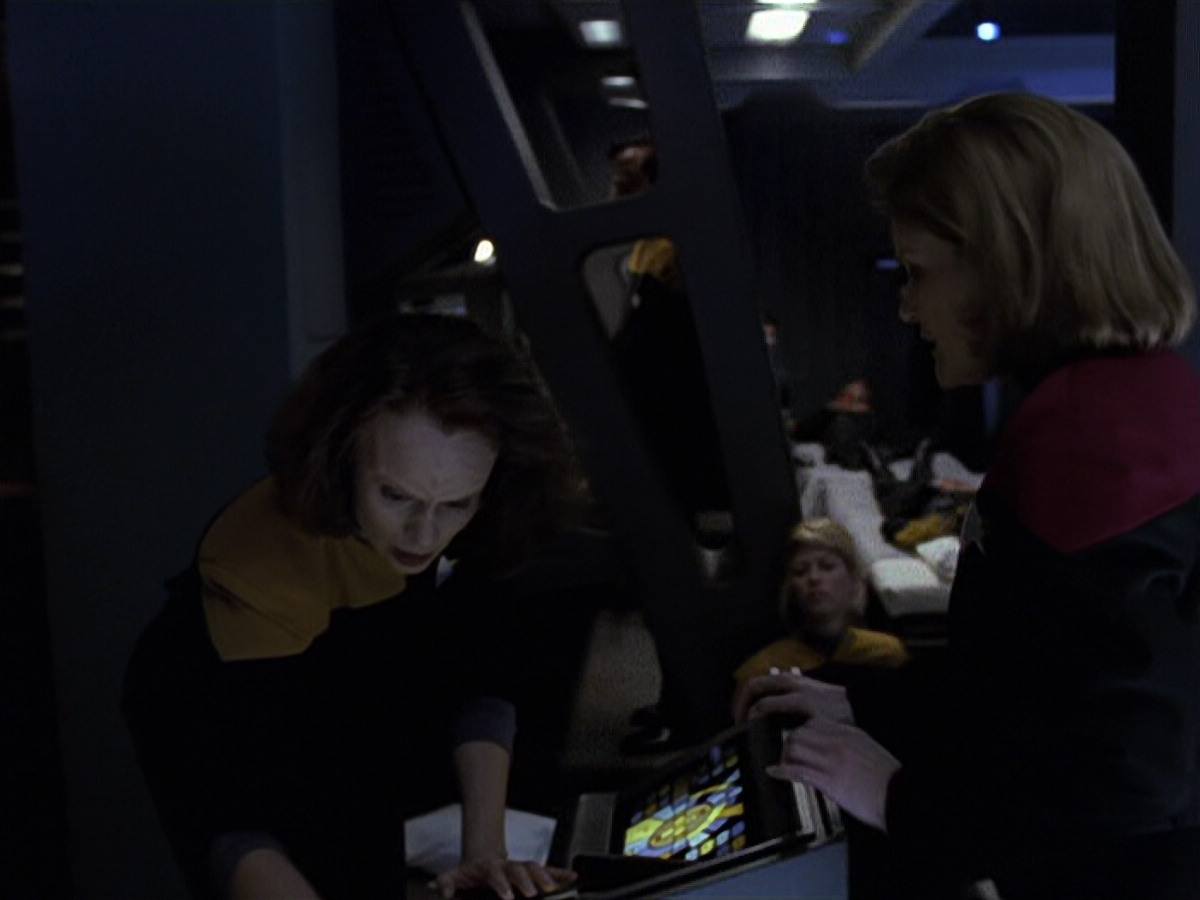 extant_StarTrek_VOY_6x25-TheHauntingOfDeckTwelve_02659.jpg