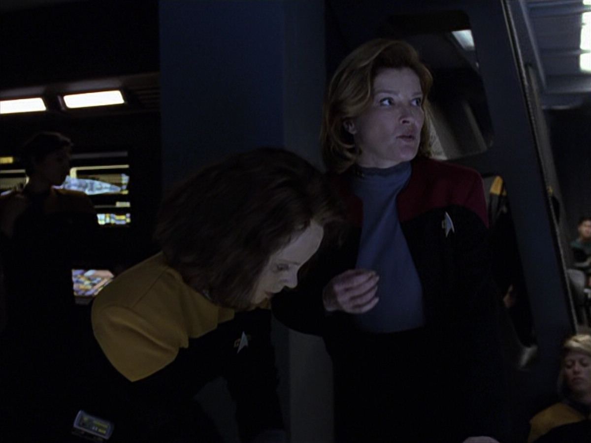 extant_StarTrek_VOY_6x25-TheHauntingOfDeckTwelve_02663.jpg