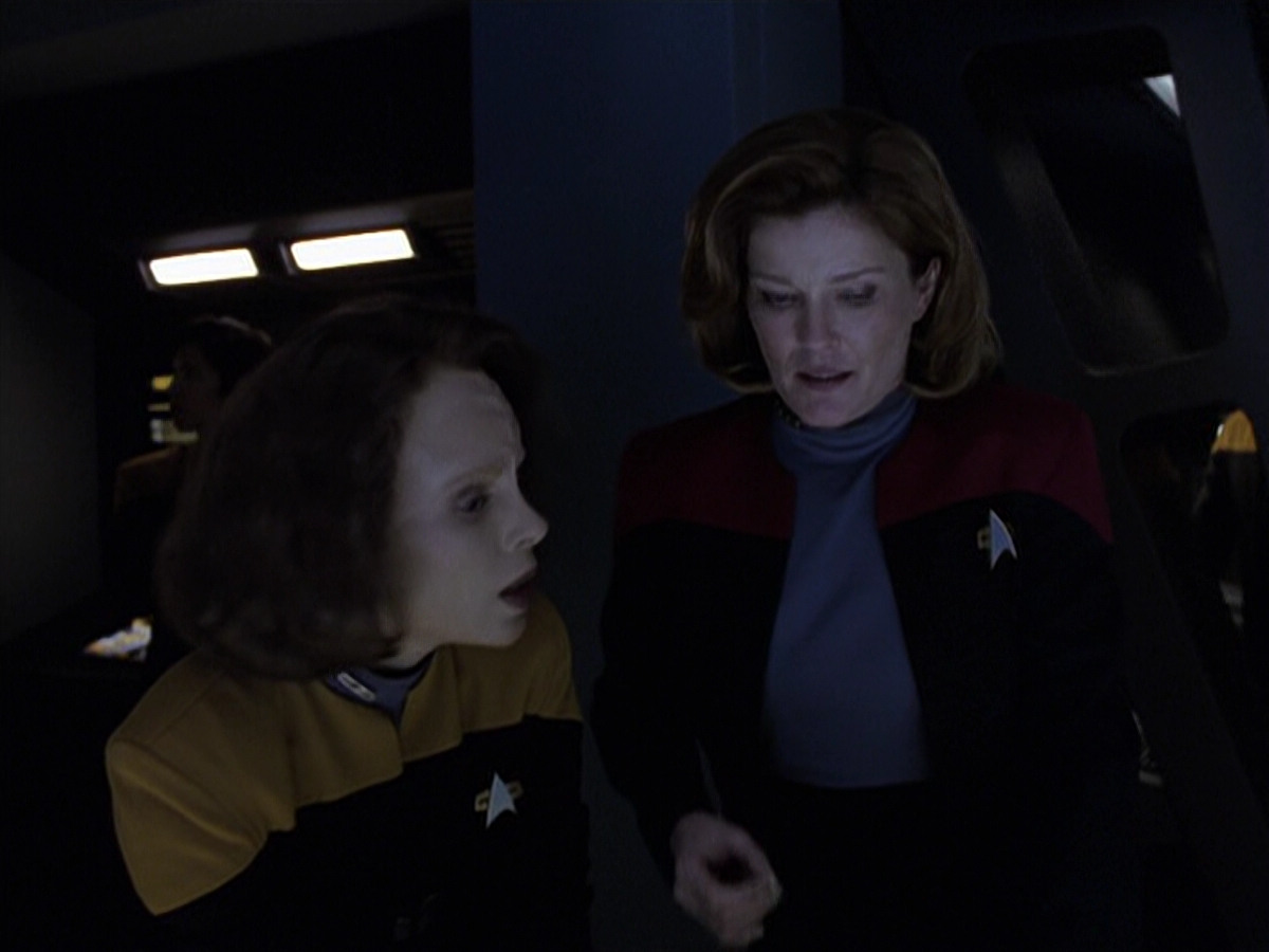 extant_StarTrek_VOY_6x25-TheHauntingOfDeckTwelve_02666.jpg