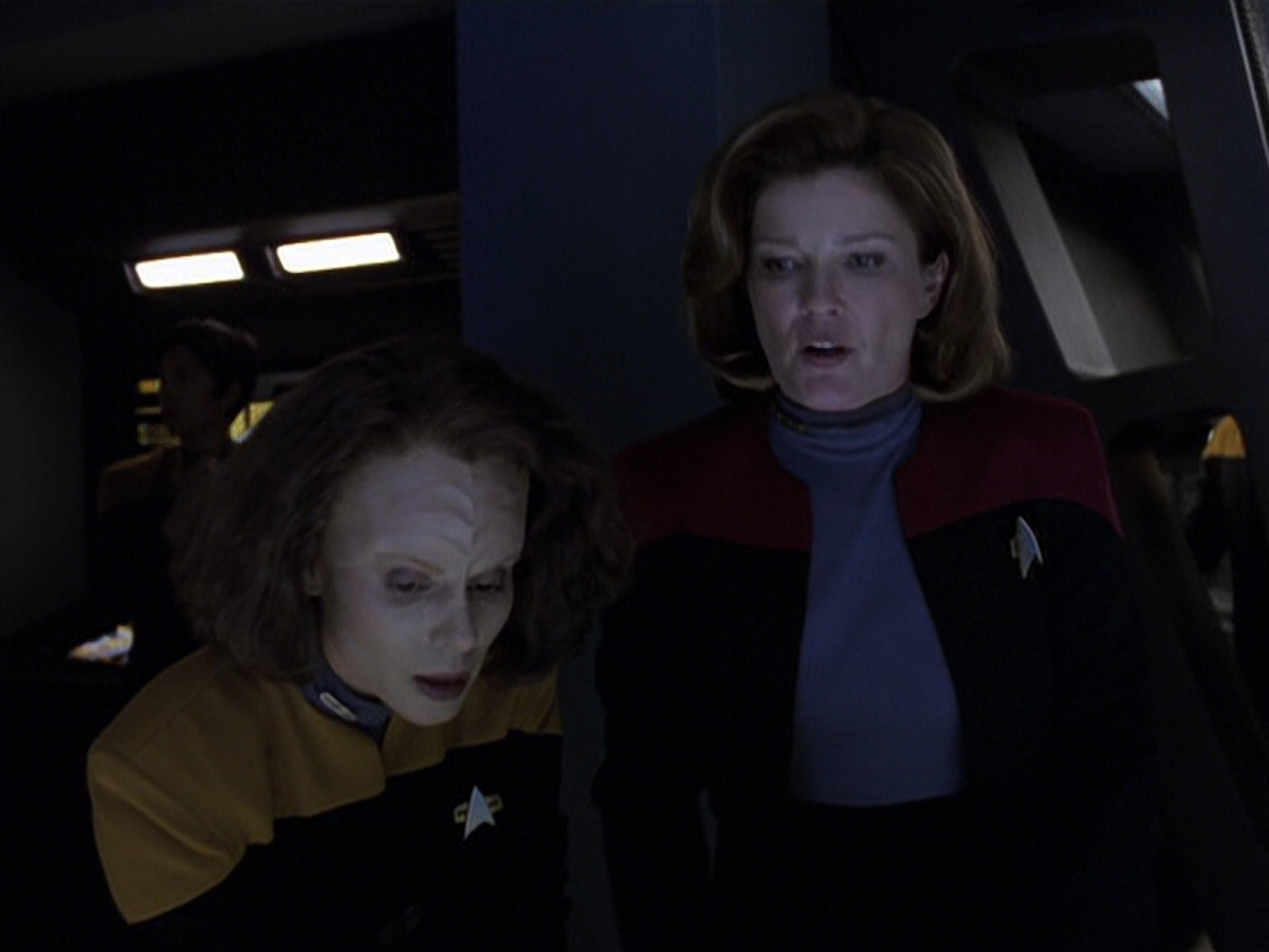 extant_StarTrek_VOY_6x25-TheHauntingOfDeckTwelve_02667.jpg