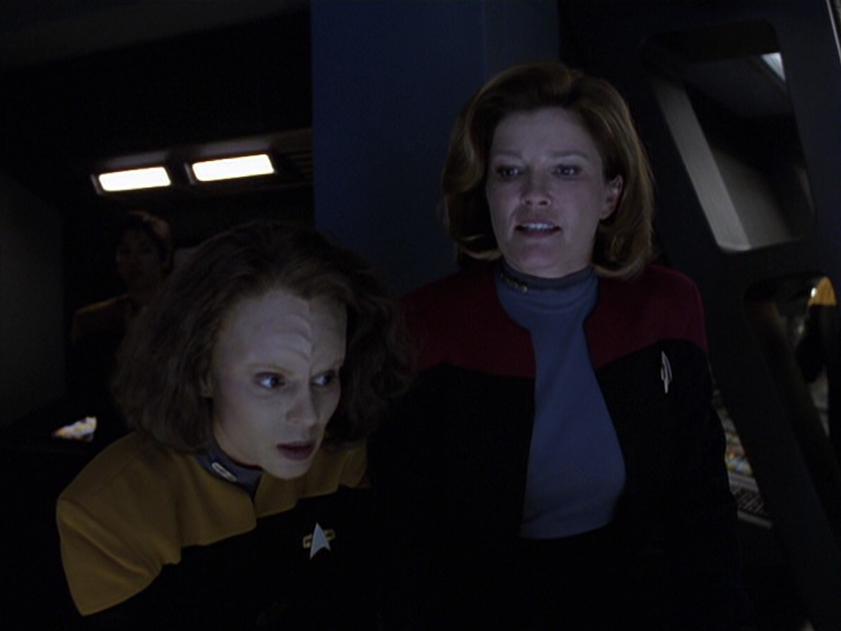 extant_StarTrek_VOY_6x25-TheHauntingOfDeckTwelve_02668.jpg