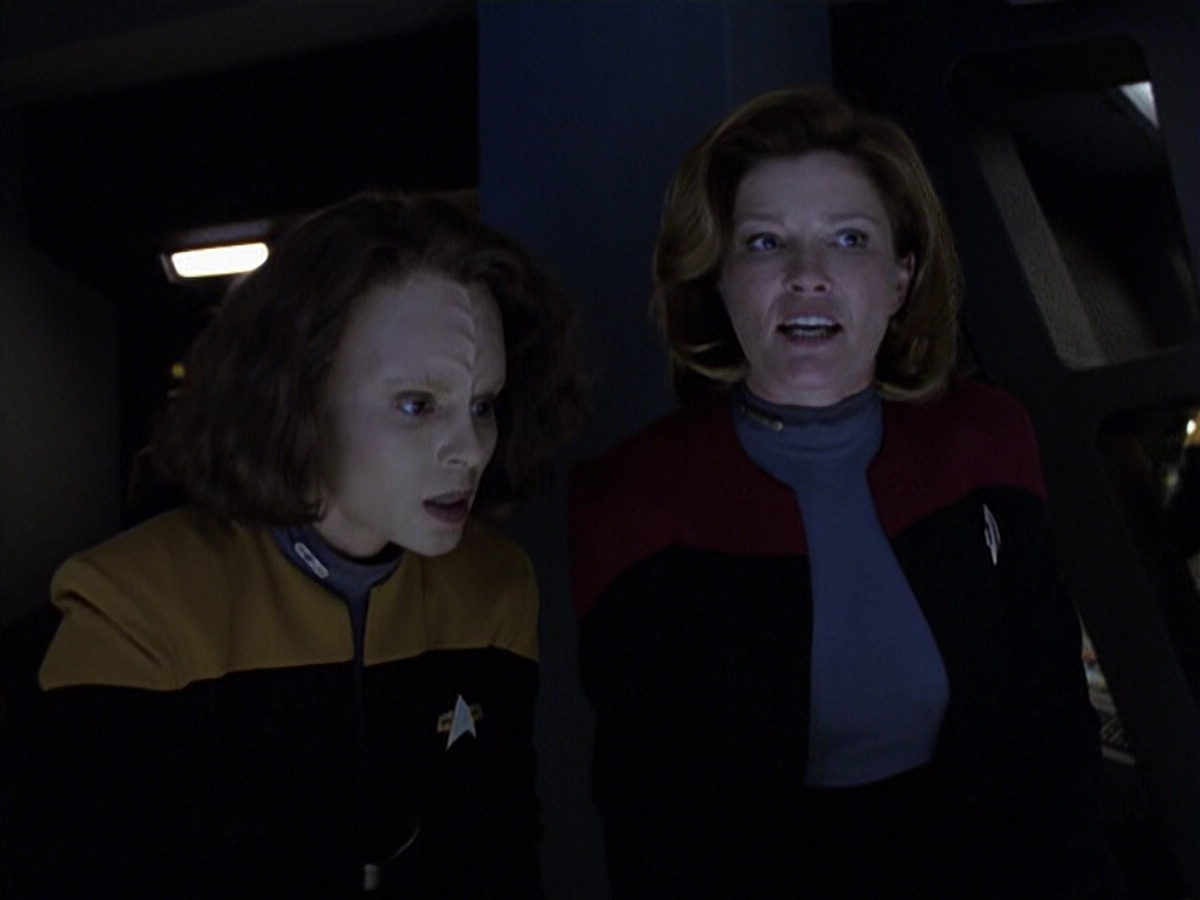 extant_StarTrek_VOY_6x25-TheHauntingOfDeckTwelve_02670.jpg